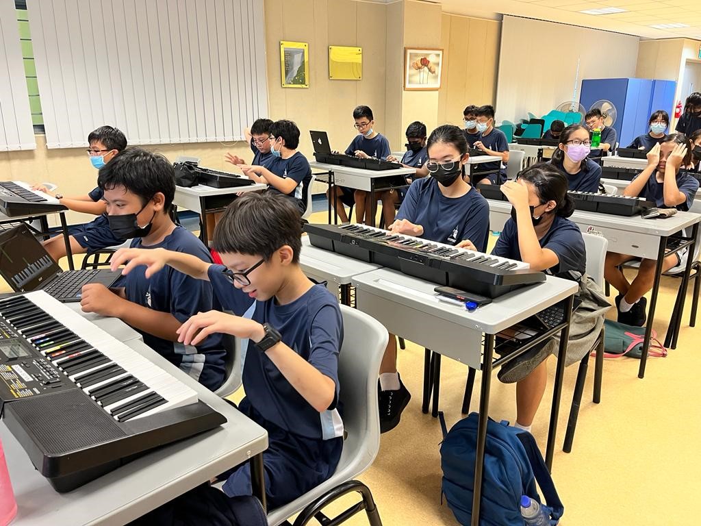 Students work in pairs learn to play keyboard and improvise.jpg